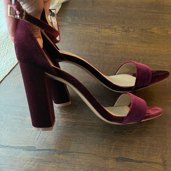 Vince Camuto Malissa Block Heel Velvet Dress Sandal - Picture 8 of 12